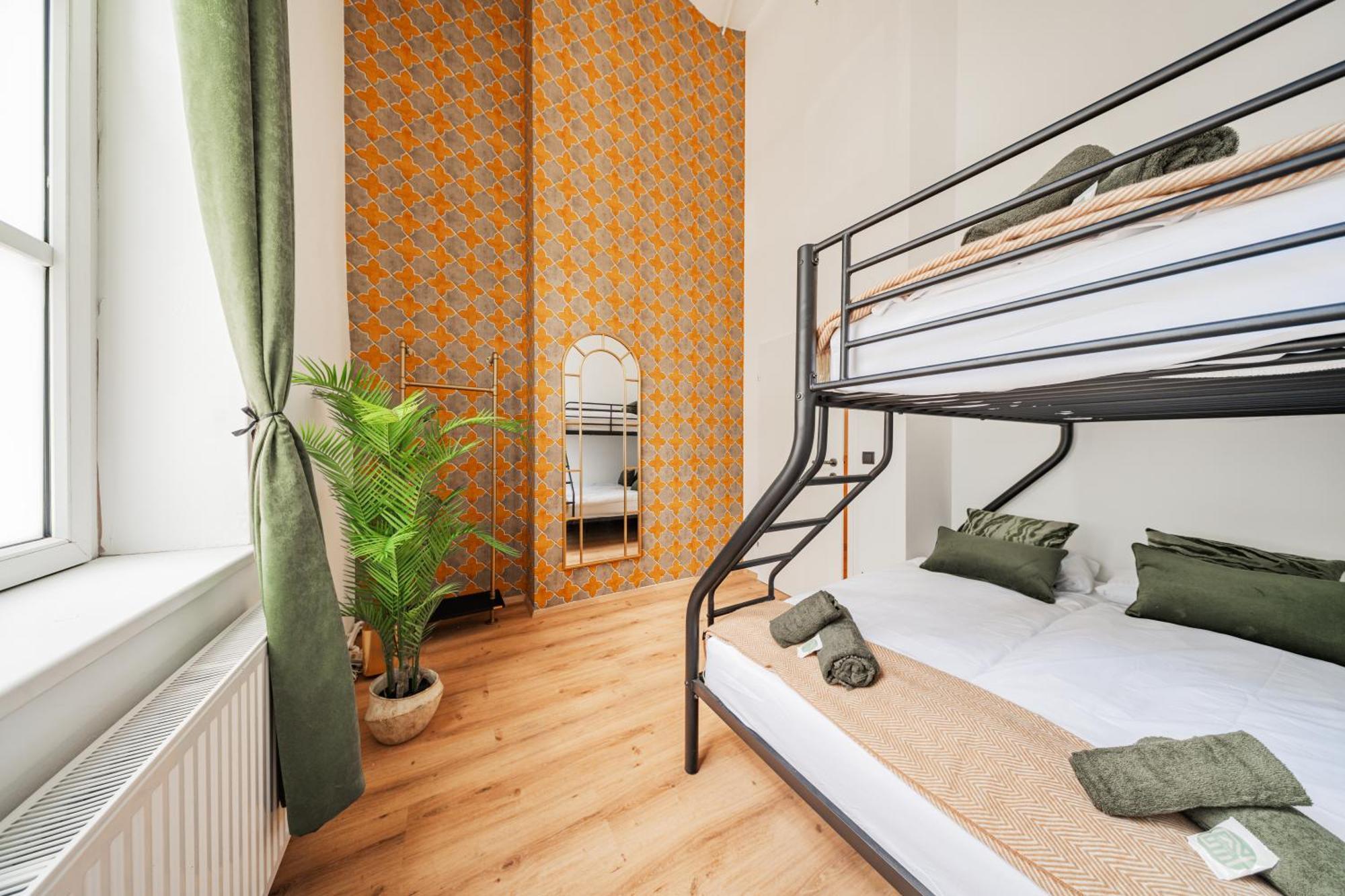 Dreibettzimmer mit Gemeinschaftsbad
